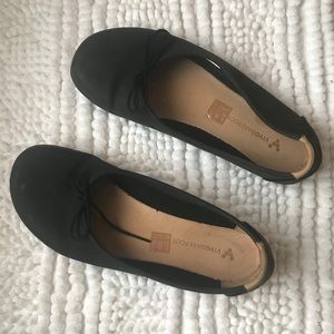 Vivobarefoot jing jing flats size 39L